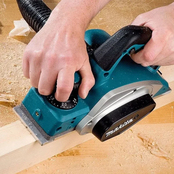 kit Plaina Elétrica 82mm KP0800 Makita e Óculos de Segurança e Luva de Proteção