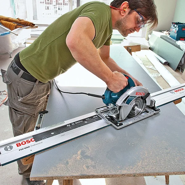 Kit Serra Circular 190mm GKS 65 GCE e Sargentos para Trilho e Trilho 110cm Bosch 220 Volts