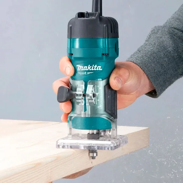 Kit Tupia 6mm 530 Watts M3700B Makita e 3 Fresas e Pinça 1/4 Pol e Maleta