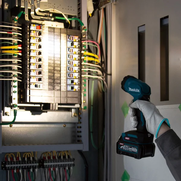 Lanterna de Led à Bateria Não Acompanha 40V ML001G Makita