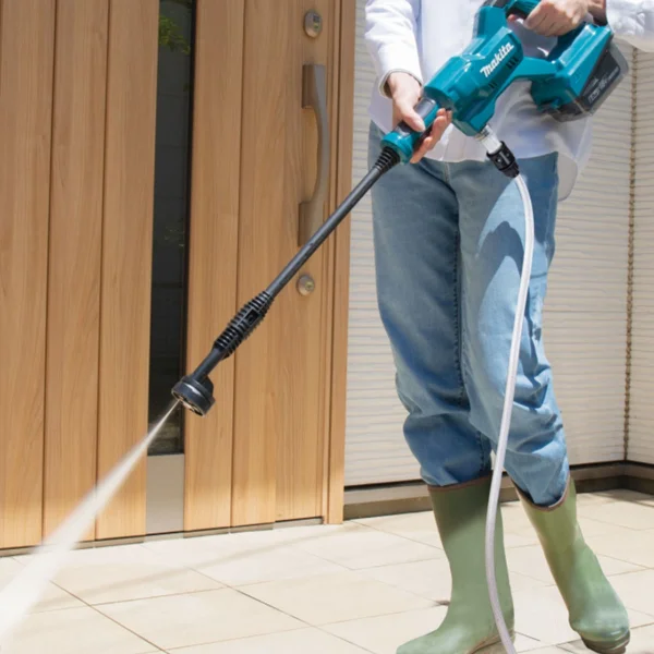 Lavadora de Alta Pressão 250 Watts à Bateria e Bateria 18V 3.0Ah DHW180ZC Makita