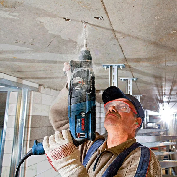 Martelete Rotativo Perfuração 820 Watts e Maleta GBH 2 24-D Bosch