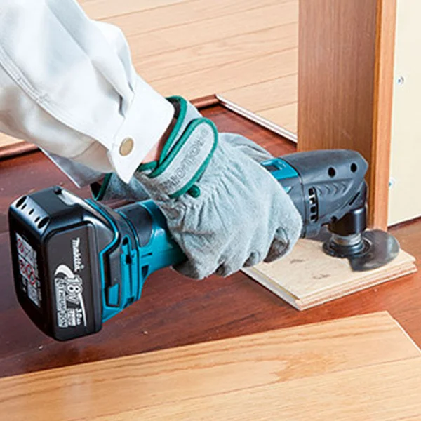 Multicortadora Oscilante à BateriaNão Acompanha18V DTM50Z Makita