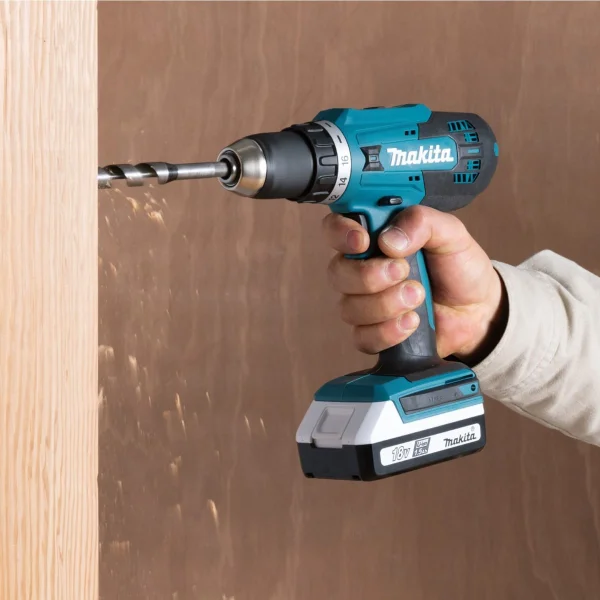 Parafusadeira Furadeira de Impacto à Bateria 18V 1.5Ah HP488DWE Makita