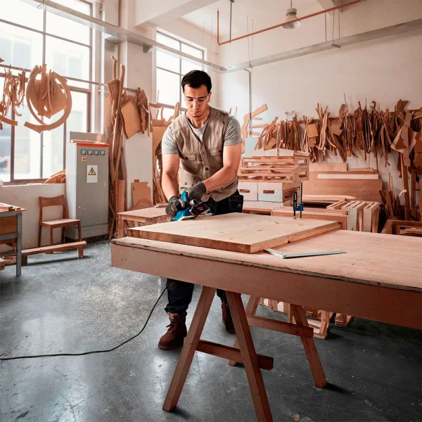 Plaina Elétrica 700 Watts GHO 700 Bosch