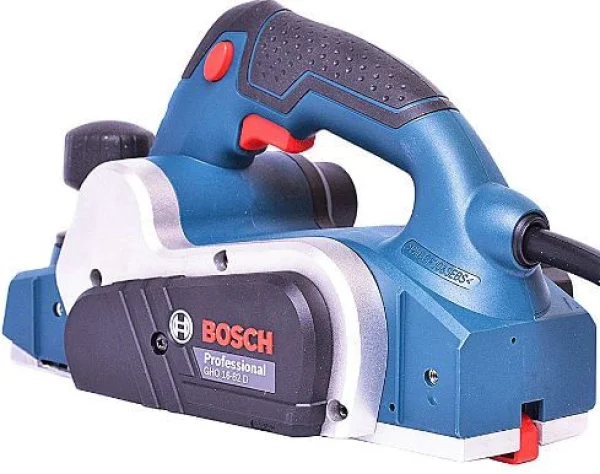 Plaina Profissional 630 Watts GHO 16-82 D Bosch