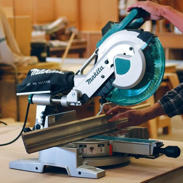 Serra de Esquadria 305mm 1650 Watts LS1216 Makita