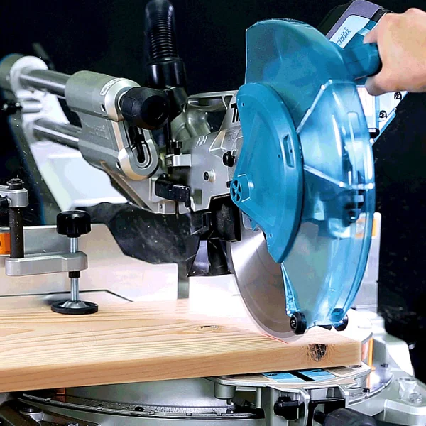 Serra de Meia Esquadria 1510 Watts 260mm Marcação a Laser LS1019L Makita