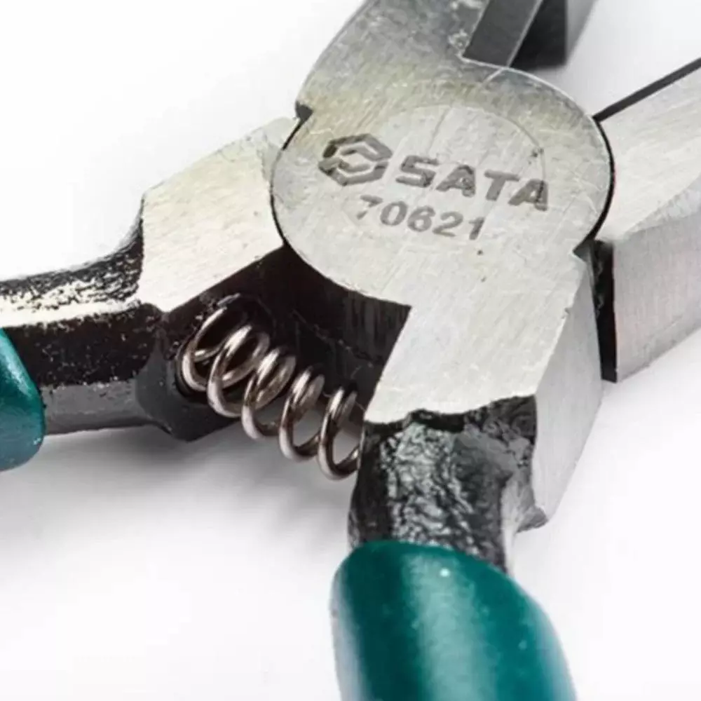 Alicate de Bico Meia Cana Isolado Cabo Plastificado CRV 5" Sata ST70621