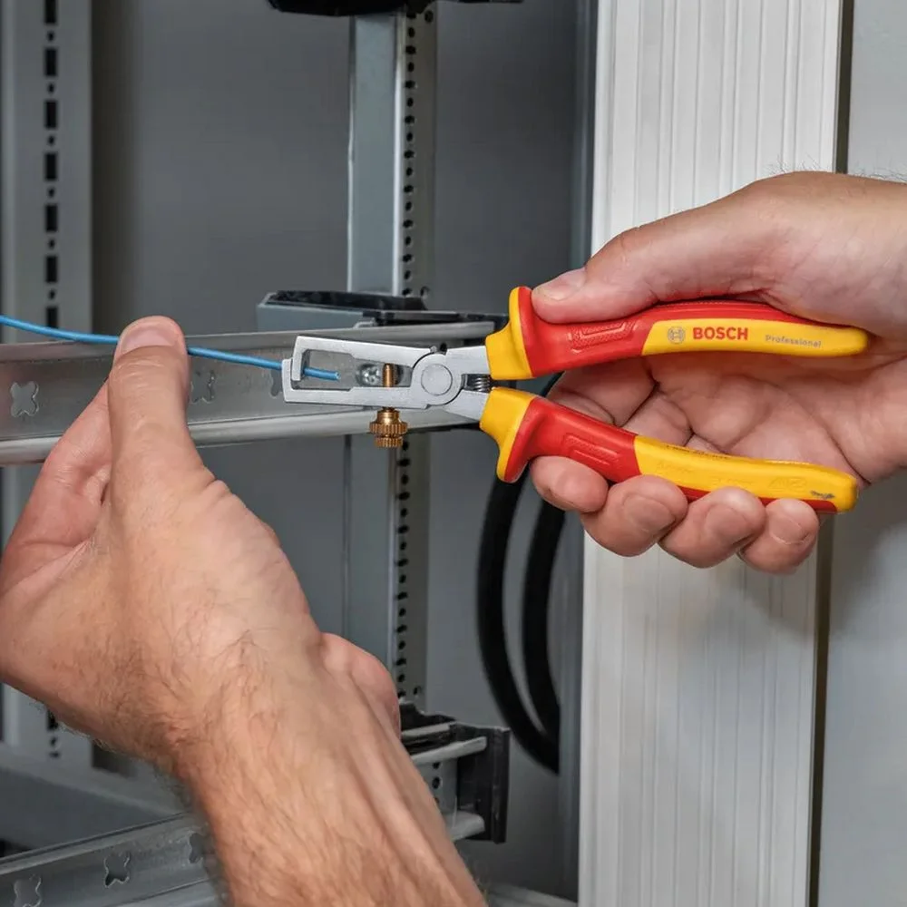 Alicate de Descascar Fio Simples Isolado 1000V VDE EN/IEC60900 CRV 6.1/4" Bosch 1600A02NE7