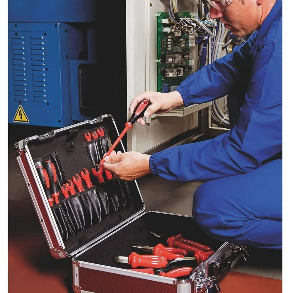 Chave de Fenda Haste Isolada 1000V IEC60900 NR10 Cabo com Duplo Isolamento CRV 3/16X6" Tramontina Pro 44315/023