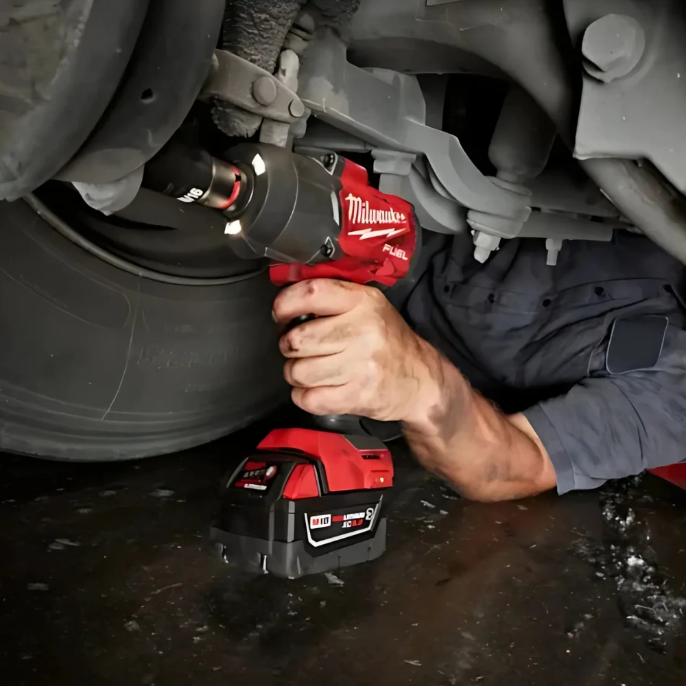 Chave de Impacto a Bateria 18V 1626NM Brushless Bolsa Carregador e 2 Baterias 5AH 1/2" 220V Milwaukee 2967-259