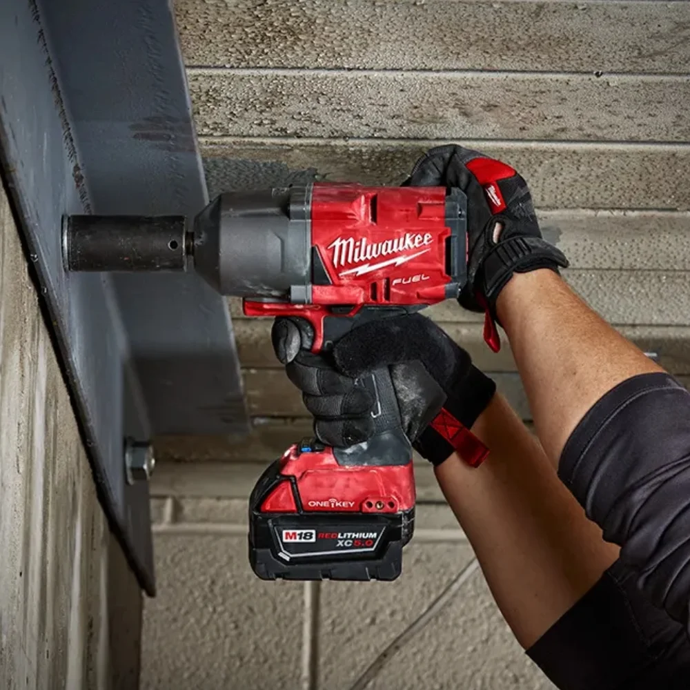 Chave de Impacto a Bateria 18V 298NM Brushless Maleta Carregador e 2 Baterias 5AH 1/2" 220V Milwaukee 2759-259N