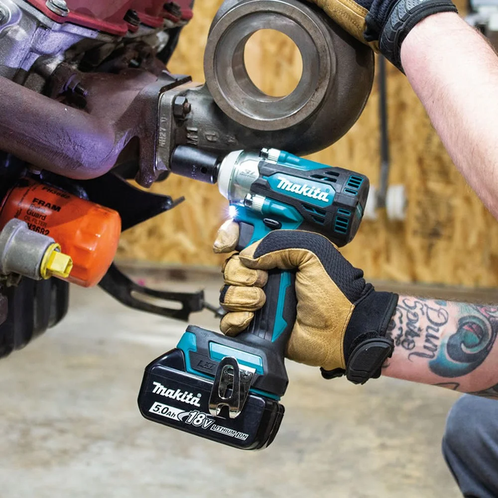 Chave de Impacto a Bateria 18V 330NM Brushless Maleta Carregador e 2 Baterias 5AH 1/2" Bivolt Makita DTW300RTJ