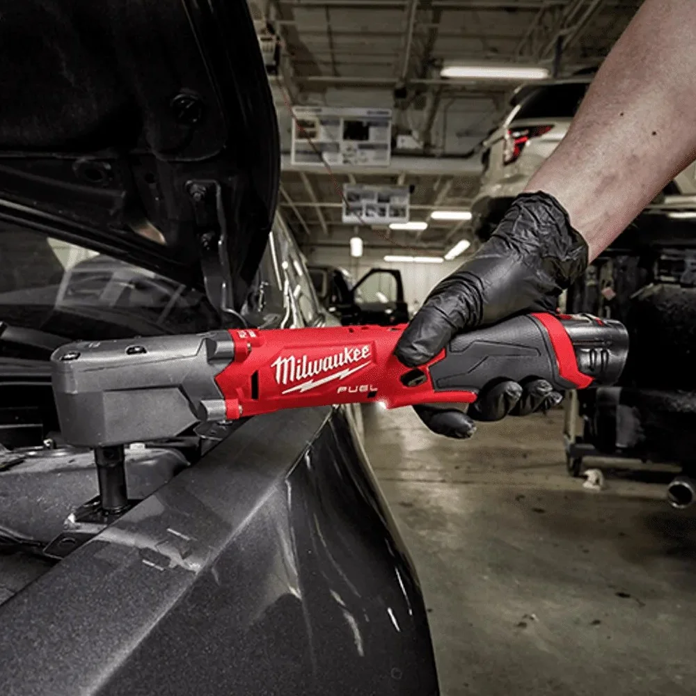 Chave de Impacto Angular a Bateria 12V 298NM Brushless Bolsa Carregador 2 Baterias 2AH 1/2" 220V Milwaukee 2565-22