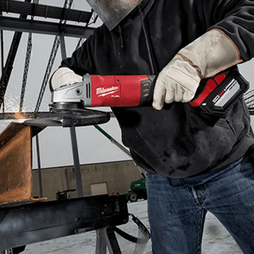 Esmerilhadeira Angular a Bateria 18V Brushless com Carregador 1 Bateria 12AH e Bolsa 7-9" 220V Milwaukee 2785-159N