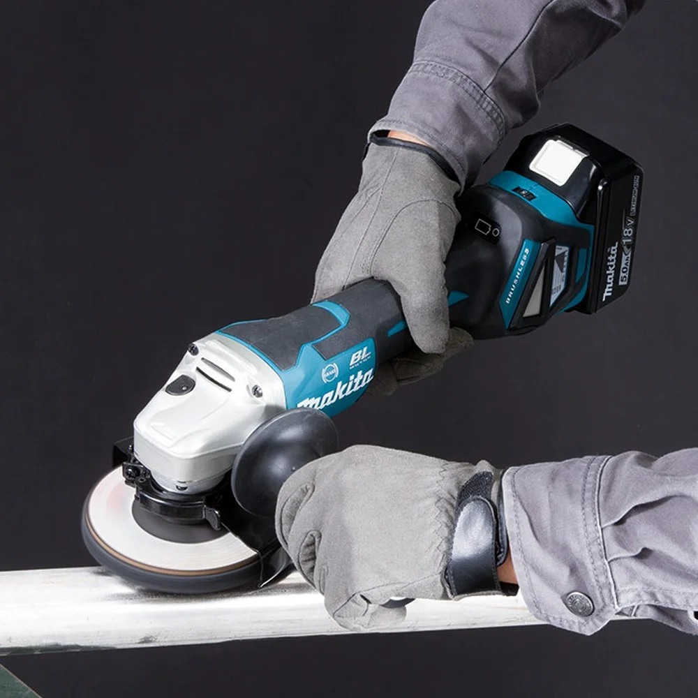 Esmerilhadeira Angular a Bateria 18V Brushless com Maleta Carregador e 2 Baterias 5AH 5" Bivolt Makita DGA518RTJ