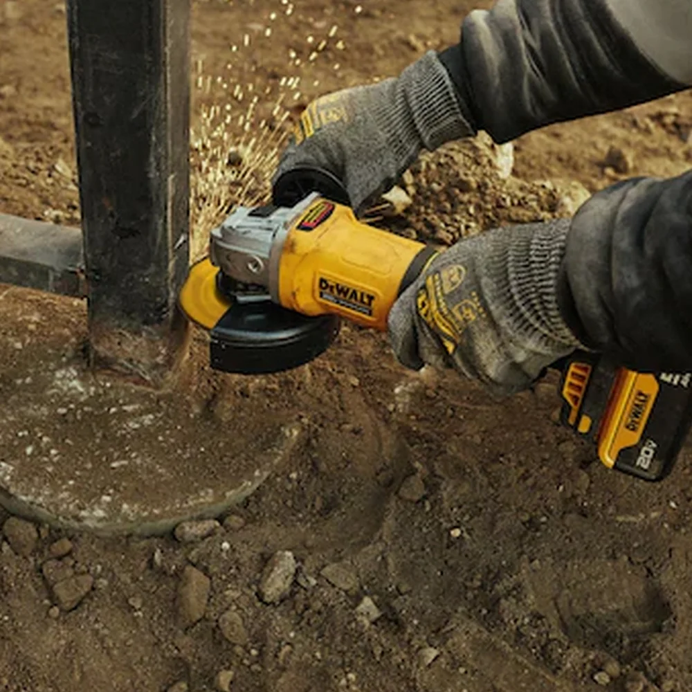 Esmerilhadeira Angular a Bateria 20V Max Com Bolsa Carregador 2 Baterias 5AH 4.1/2" Bivolt Dewalt DCG408P2-BB