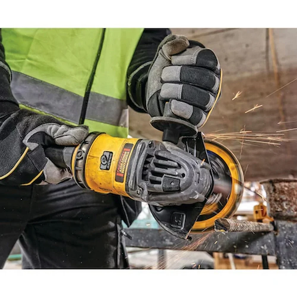 Esmerilhadeira Angular a Bateria 60V Max Brushless com Bolsa Carregador e 2 Baterias 6AH 4.1/2"-5" Dewalt DCG418T2-B2