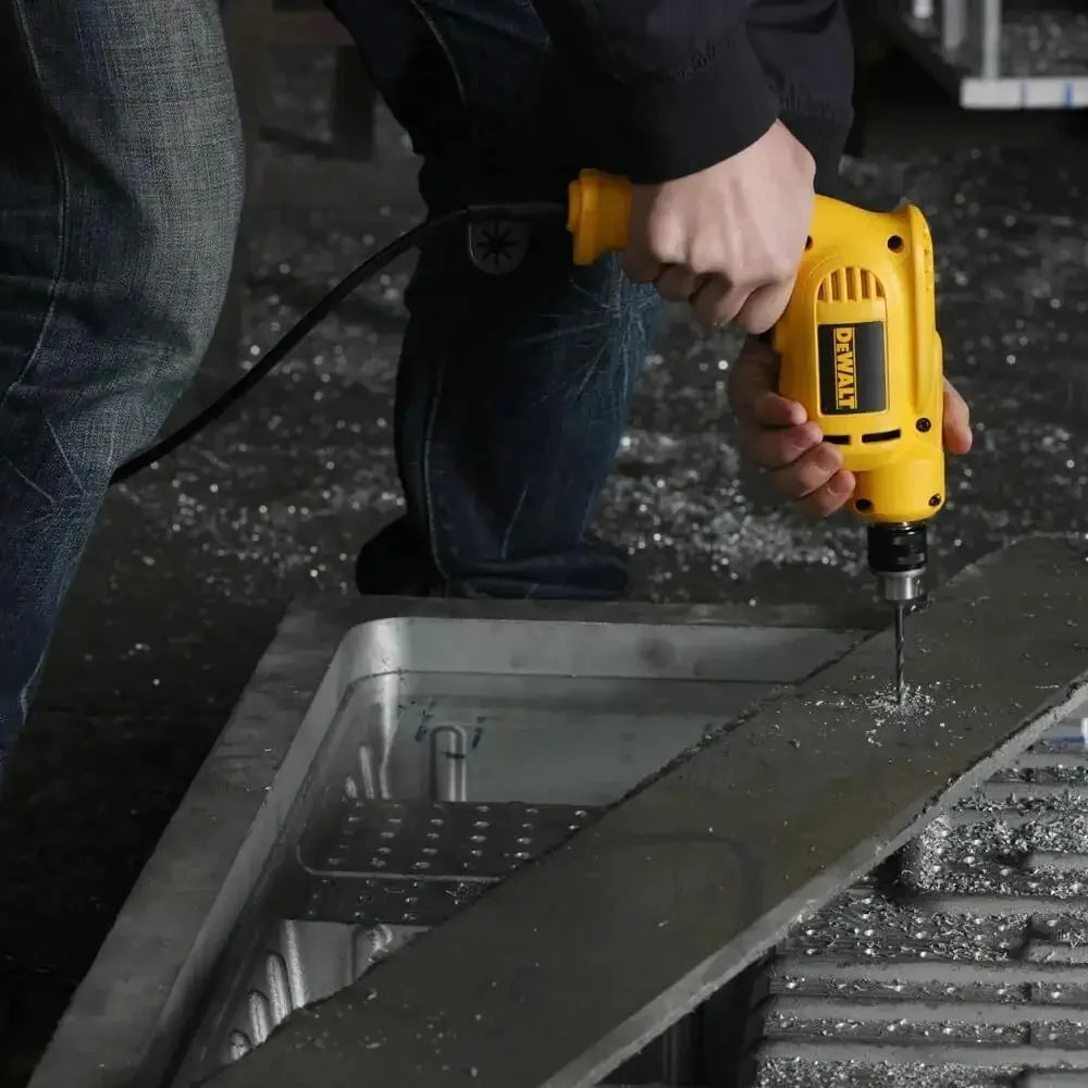 Furadeira Reversivel Velocidade Variavel 1/4" 220V 380W Dewalt DWD010-B2