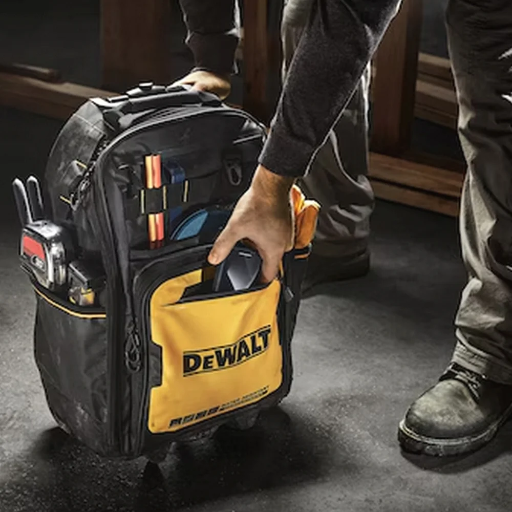 Mochila para Ferramentas Com Rodas e Puxador de 2 Estagios 21" Dewalt DWST560101
