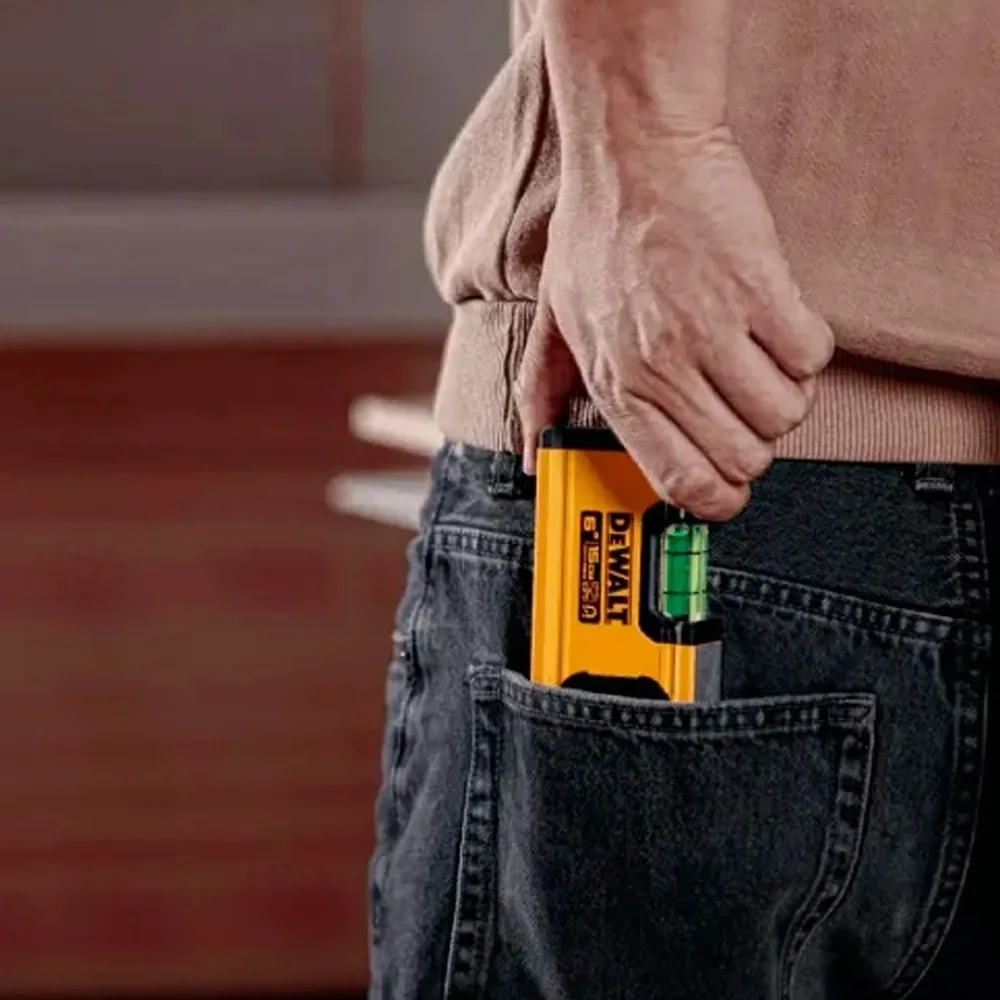 Nivel de Aluminio Base Magnetica 2 Bolhas 6" Dewalt DWHT42802