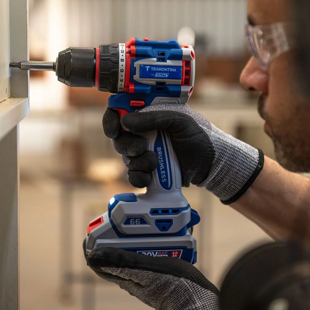 Parafusadeira Furadeira a Bateria 20V Brushless Maleta Carregador 2 Baterias 2AH 1/2" Bivolt Tramontina Tota 42301/123