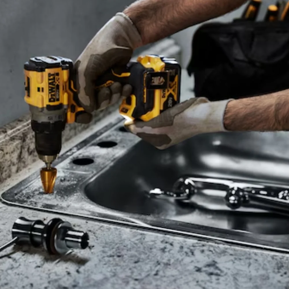 Parafusadeira Furadeira a Bateria 20V Max Brushless com Bolsa Carregador e 2 Baterias 2AH 1/2" Bivolt Dewalt DCD800D2-BR