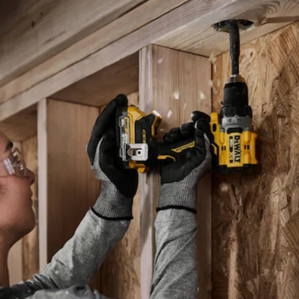 Parafusadeira Furadeira a Bateria 20V Max Brushless com Bolsa Carregador e 2 Baterias 2AH 1/2" Bivolt Dewalt DCD800D2-BR