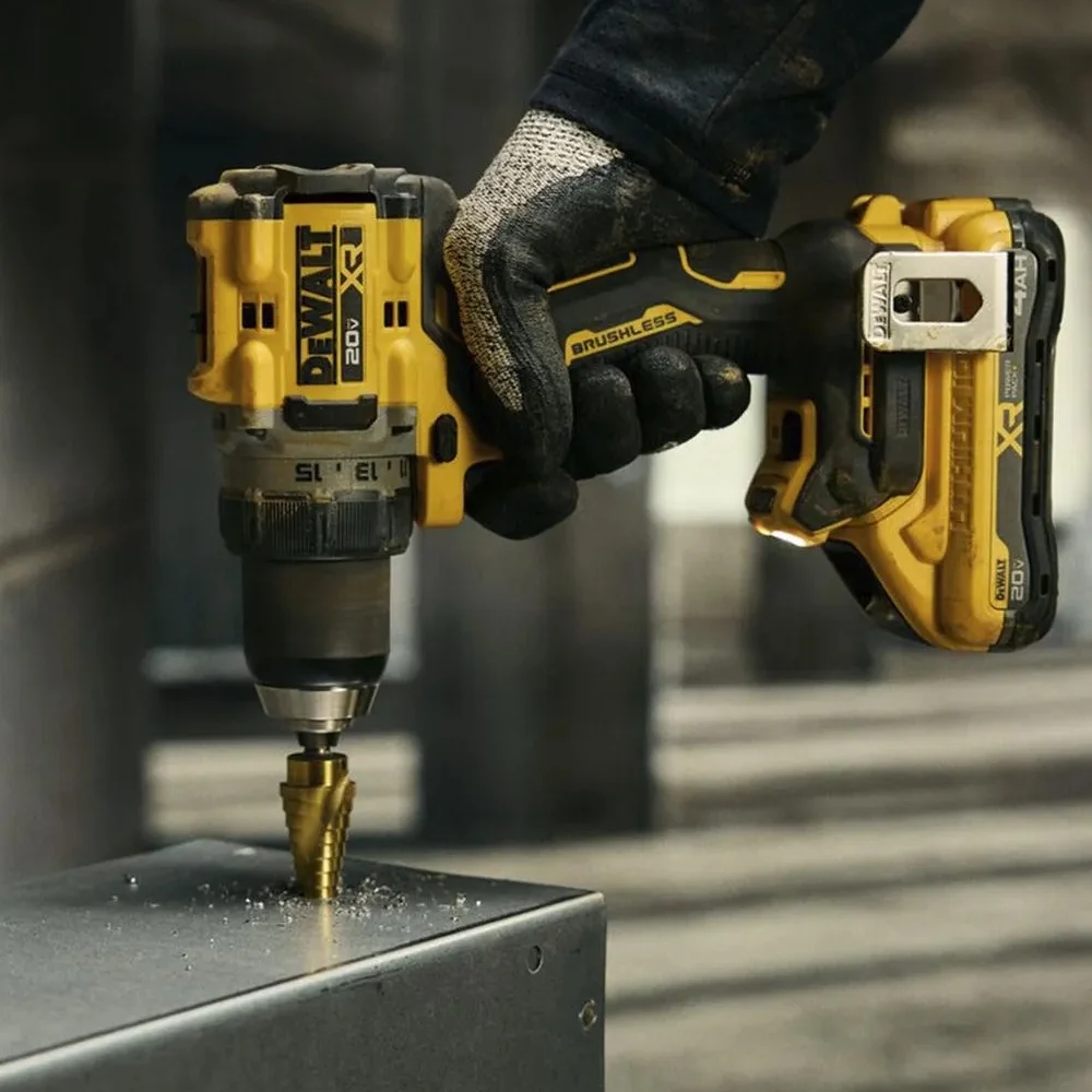 Parafusadeira Furadeira a Bateria 20V Max Brushless com Bolsa Carregador e 2 Baterias 2AH 1/2" Bivolt Dewalt DCD801D2-BR