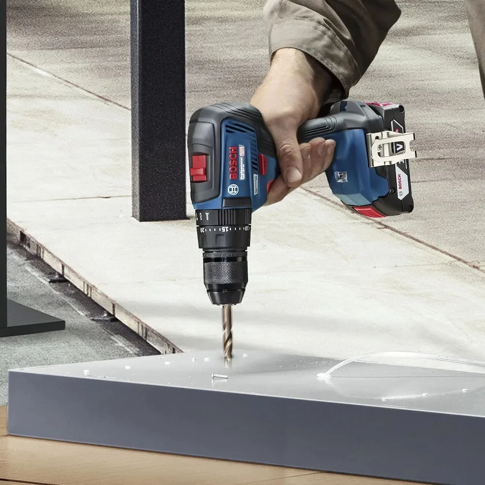 Parafusadeira Furadeira Impacto Bateria 18V Brushless com Maleta Carregador e 2 Baterias 5AH 1/2" Bivolt Bosch GSB 18V-65