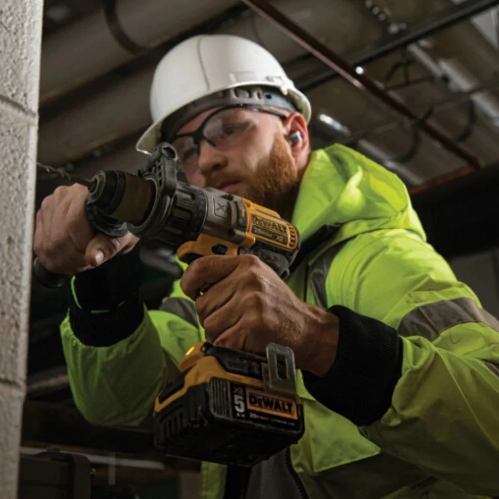 Parafusadeira Furadeira Impacto Bateria 20V Max Com Maleta Carregador e 2 Baterias 5AH 1/2" Bivolt Dewalt DCD996P2T-BR