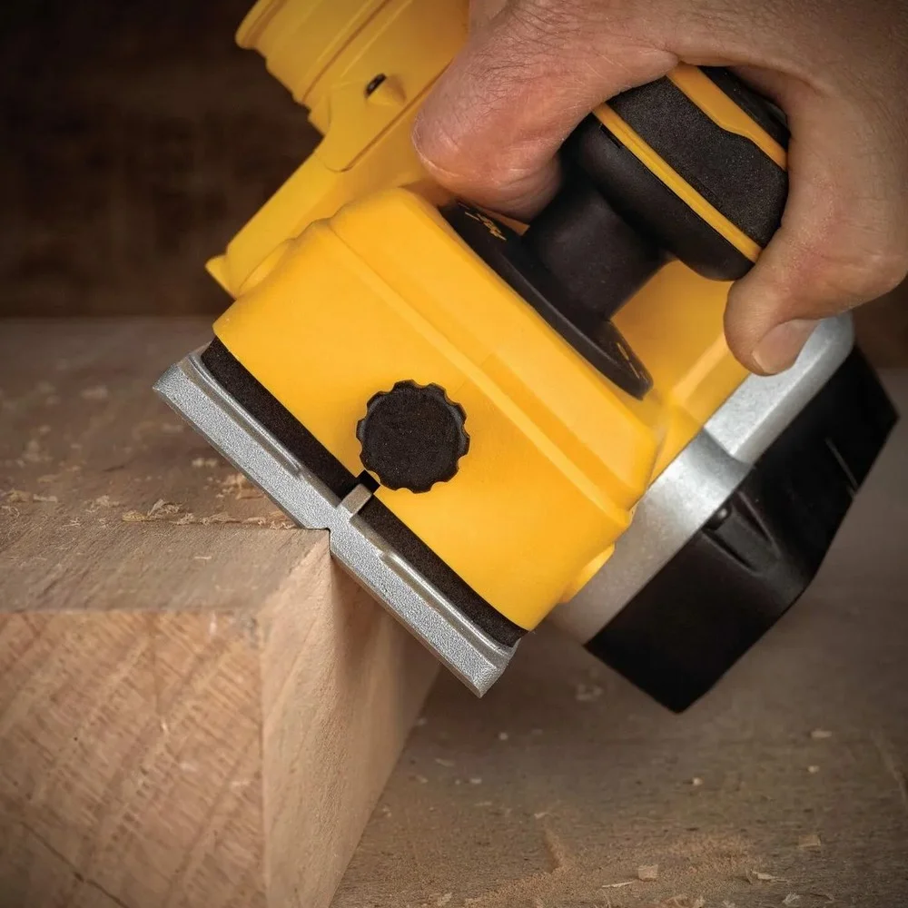 Plaina a Bateria 20V Brushless Sem Carregador e Bateria 82MM Dewalt DCP580B