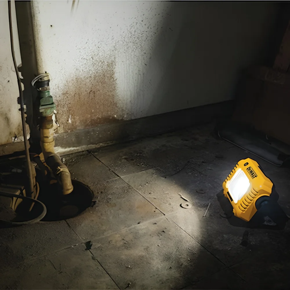 Refletor de Led a Bateria 12V/20V Max Sem Carregador e Bateria 2000 LUMENS Dewalt DCL077B