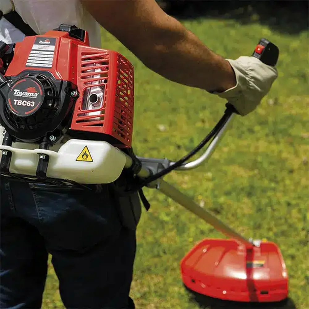 Rocadeira Lateral a Gasolina 2T com Lamina e Carretel de Nylon 63,3CC-3,5HP Toyama TBC63