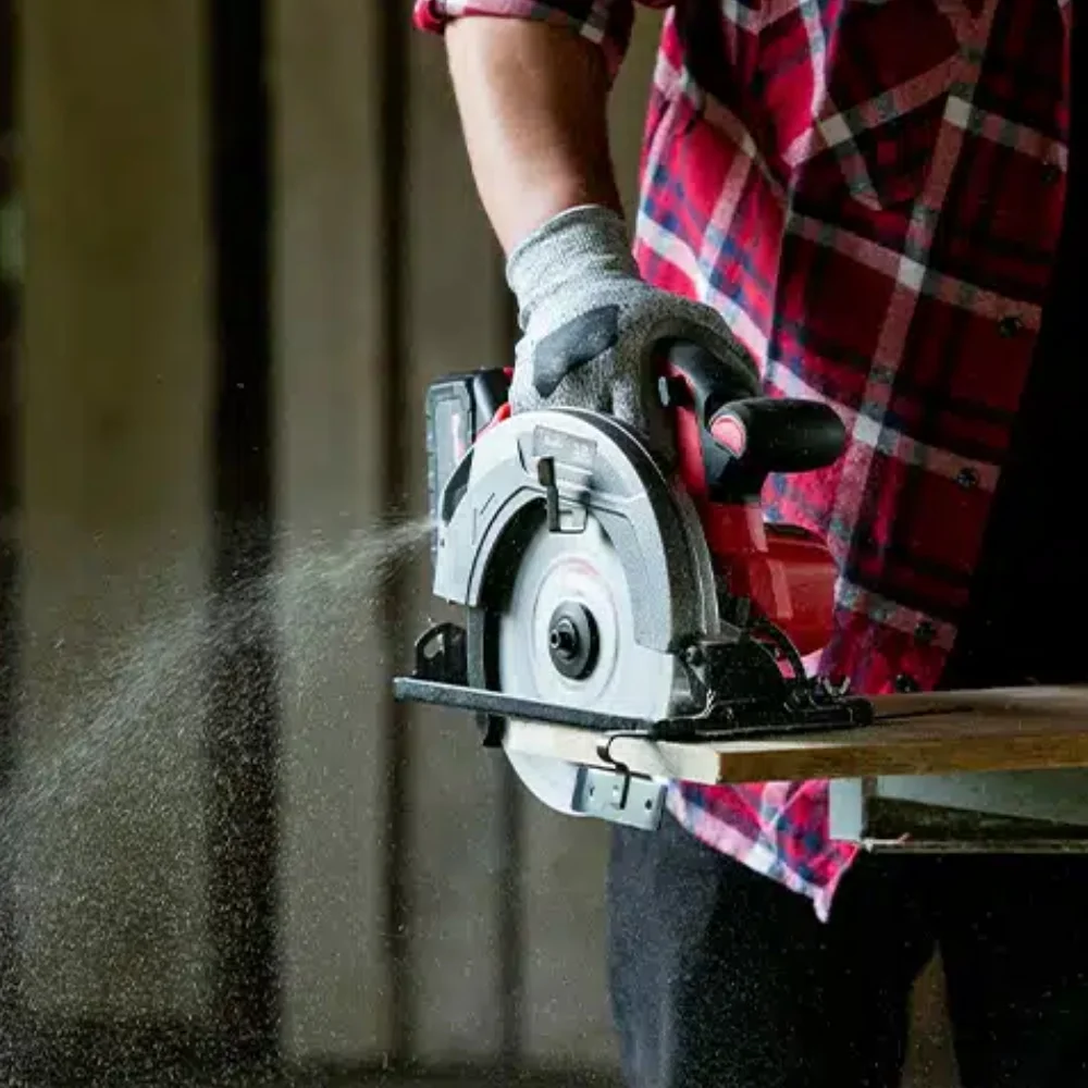 Serra Circular a Bateria 18V Brushless Maleta Carregador e 1 Bateria 4AH 180MM Toyama TBT18CSW180-K