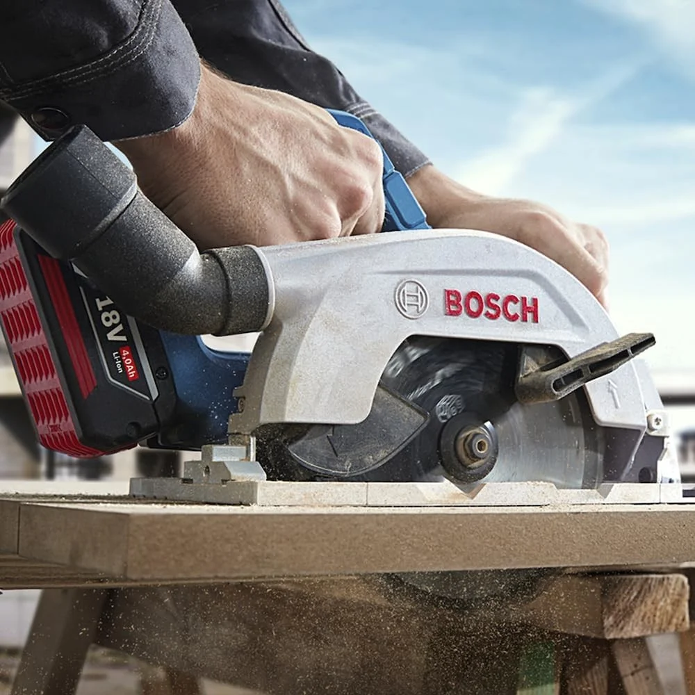 Serra Circular a Bateria 18V Brushless Sem Carregador e Bateria 165MM Bosch GKS 185-LI