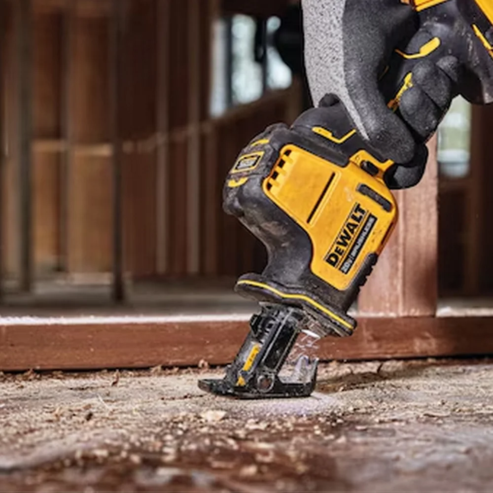 Serra Sabre a Bateria 20V Compacta Atomic Sem Carregador e Bateria Dewalt DCS369B