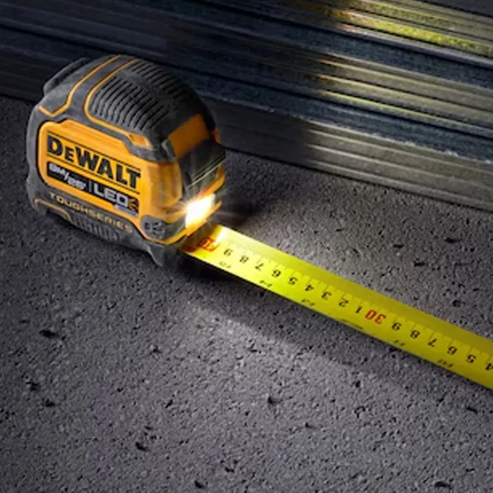 Trena de Aco Caixa Plastica Com LED Graduacao Em MM/POL Trava e Presilha 8MX1" Dewalt DWHT35268M