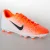 CHUTEIRA CAMPO NIKE VAPOR 12 CLUB (GS) FG INFANTIL LARANJA/BRANCO