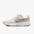 TÊNIS NIKE RUN DEFY FEMININO BEGE/BRANCO