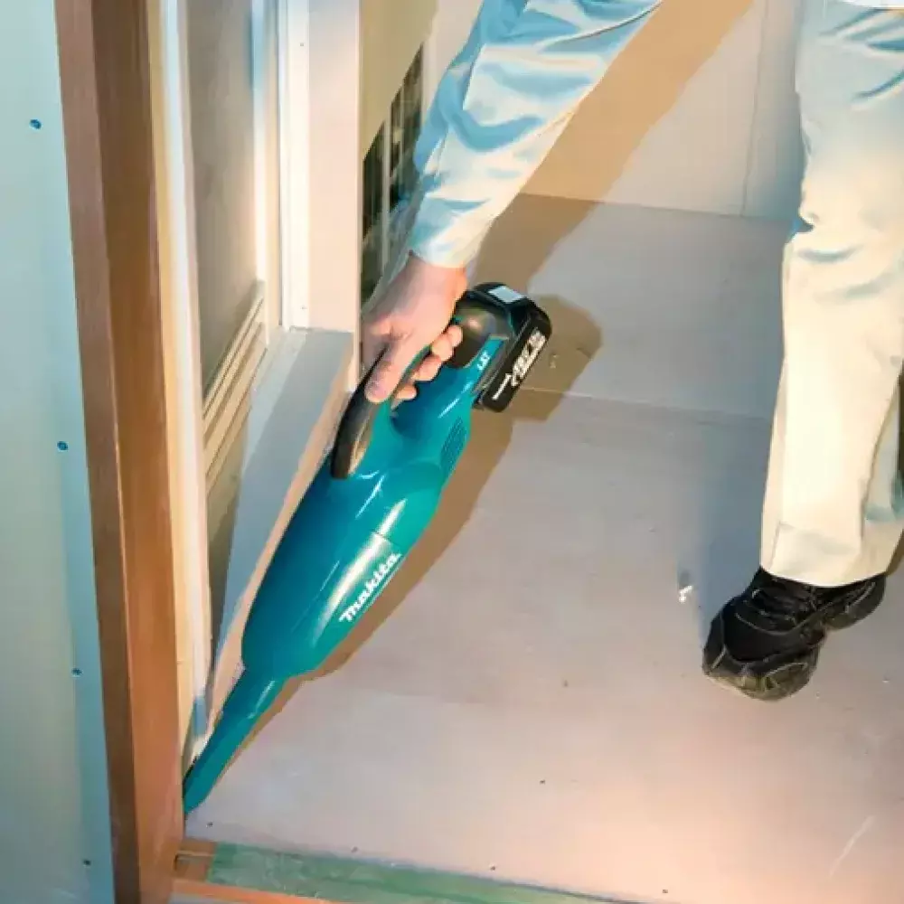 KIT PARAFUSADEIRA E ASPIRADOR 18V MAKITA