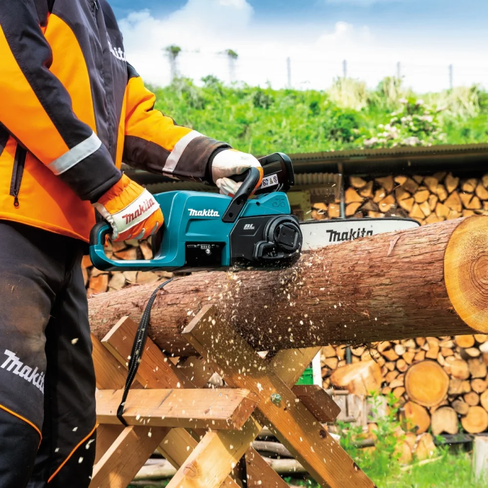 MOTOSSERRA A BATERIA 18V DUC307Z + BATERIA 5.0 AH 1BL1850 + CARREGADOR DC18WC - MAKITA