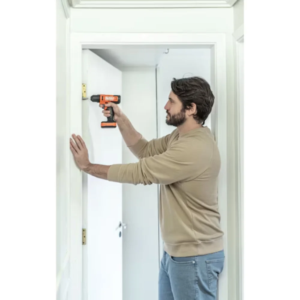 PARAFUSADEIRA / FURADEIRA DE IMPACTO 3/8" 12V BCD712VHD-BR - BLACK & DECKER