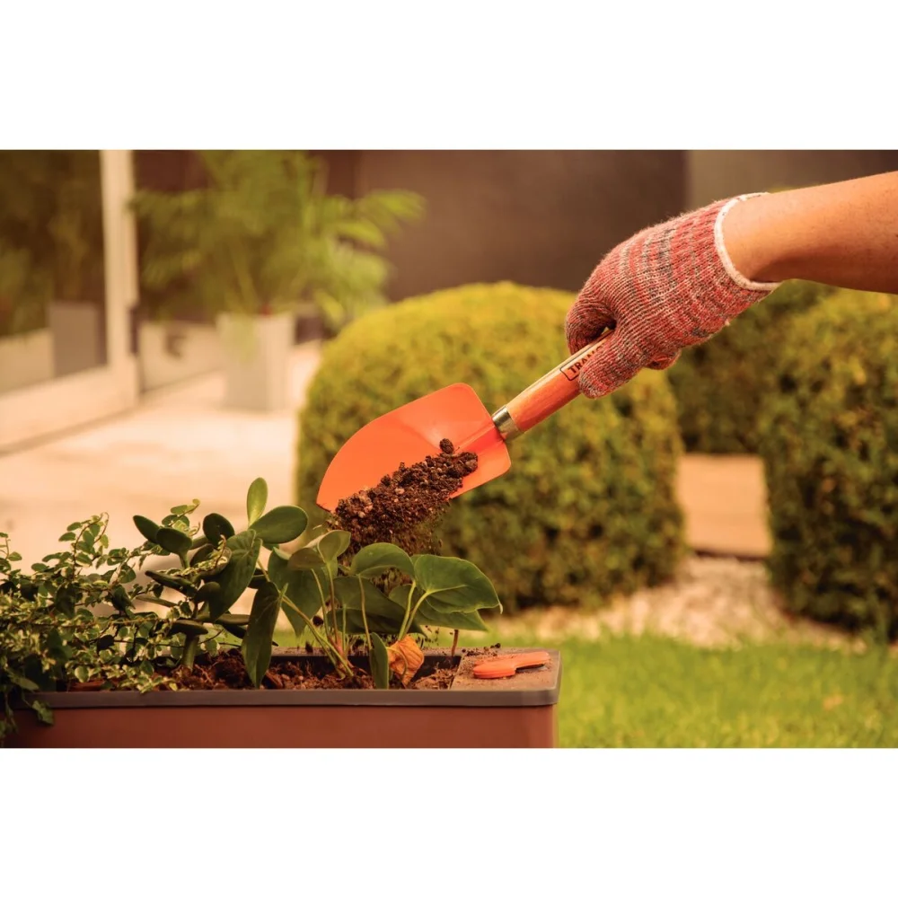 PAZINHA LARGA METÁLICA COM CABO DE MADEIRA - TRAMONTINA
