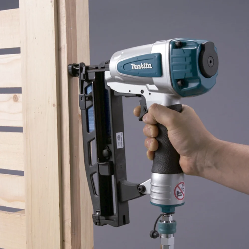 PINADOR PNEUMATICO CALIBRE 16 GA AF600 - MAKITA