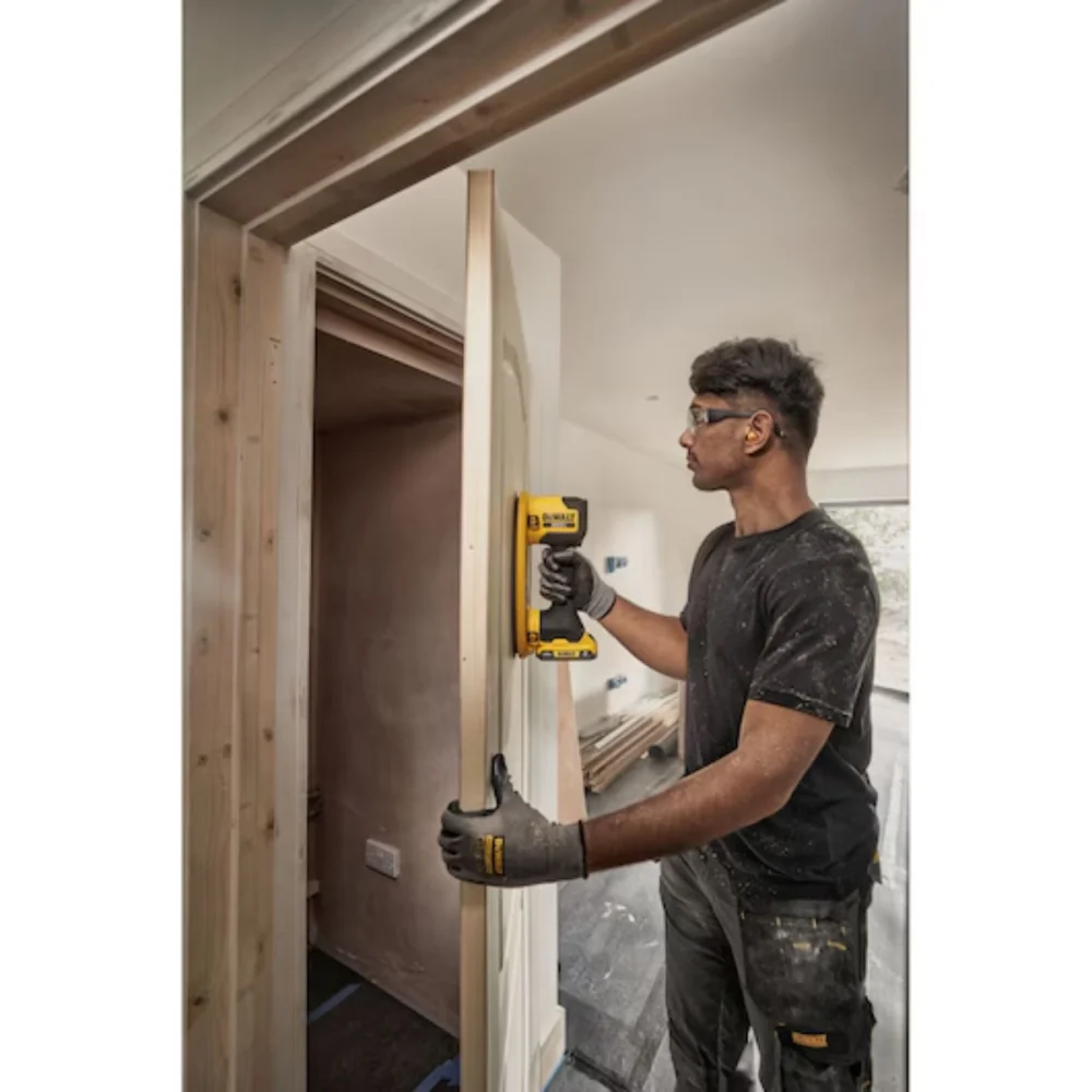 VENTOSA DE SUCÇÃO A BATERIA 20V MAX SEM BATERIA E CARREGADOR DCE592B - DEWALT